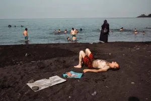 Suzan Pektaş’s “Dreams the Black Sea” White edition